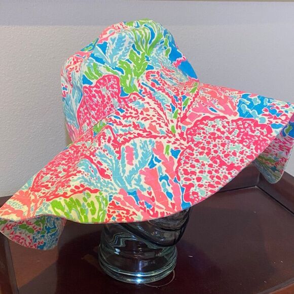 Lilly Pulitzer Let\'s Cha Cha Sun Glo Hat
Bucket Hat main image 6